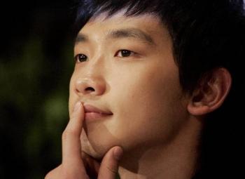 비 상하이공연…가까이 하기엔 너무 멀었다?