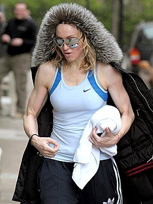 “몸짱됐네”…마돈나 근육질 몸매 눈길