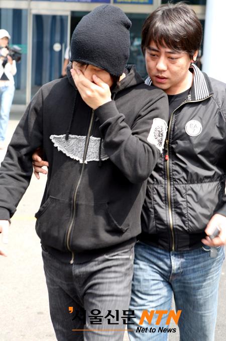 [NOW 포토] 울면서 장례식장에 들어서는 진성