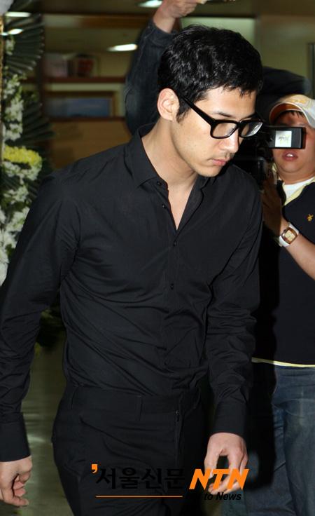 [NOW포토]이언, 故김민수 빈소에 침울한 발걸음