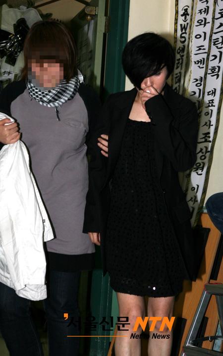 [NOW포토]장혜진, 故김민수 빈소찾아 울음