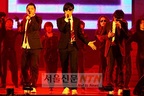 에픽하이 타블로ㆍ DJ투컷 차량 반파 사고