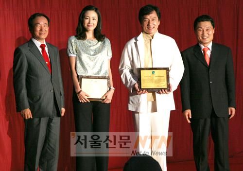 [NOW포토] 최지우·성룡 “한류우드 홍보대사 됐어요”