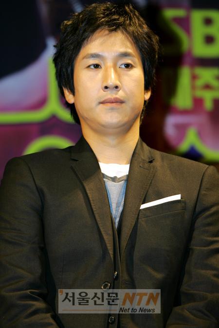 이선균 “전혜진과의 결혼 계획 아직 없다”