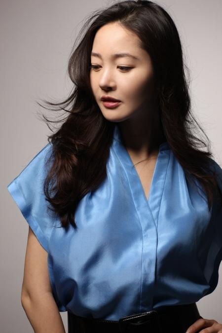 엄지원, 영화 ‘공중 곡예사’로 시대극 첫 도전