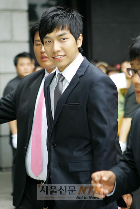 [NOW포토] 이승기 “저도 장가 가고 싶어요”