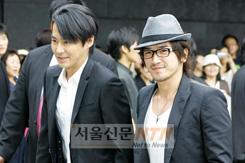 [NOW포토] 민우ㆍ전진 “재석형님 행복하게 사세요”