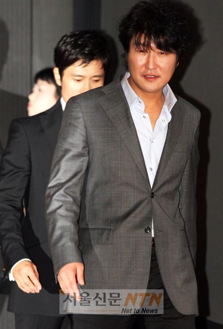 [NOW포토] ‘놈놈놈’ 무대인사 나오는 송강호