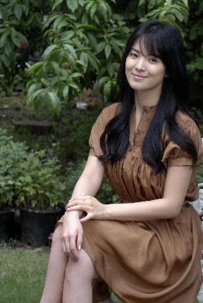 中언론 “송혜교, 中소속사에 큰 힘 될 것”