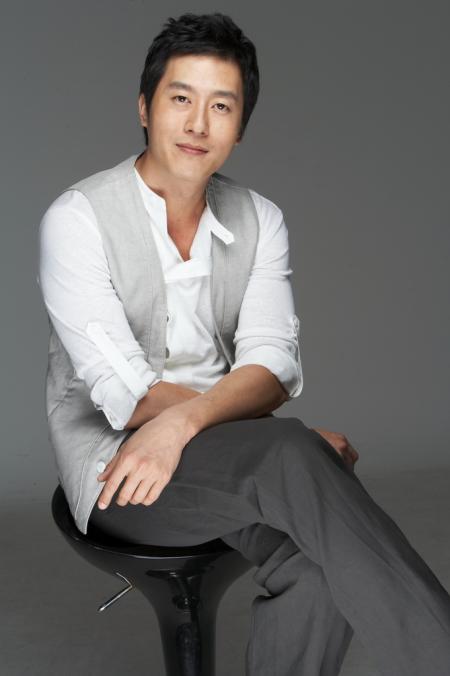 부드러운 남자 김주혁, ‘냉철한 와인마스터’ 변신