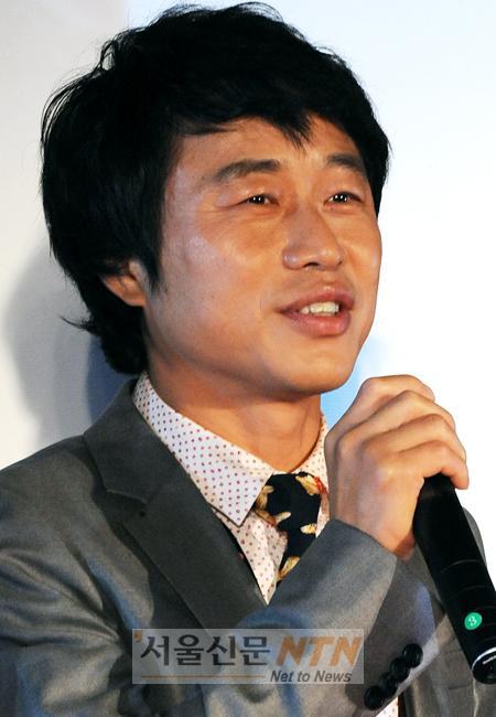 이문식 “저도 휴대폰 광고합니다”