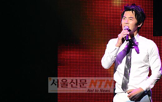 [NOW포토] 전진 “발라드 들어 보실래요?”