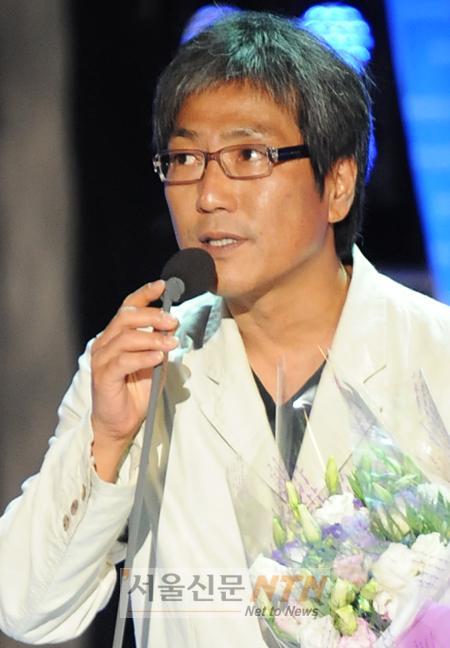 [춘사영화제] ‘크로싱’, 작품상, 감독상 등 8관왕