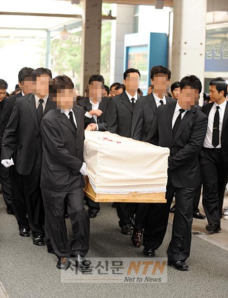 [NOW포토] 故안재환 운구, 화장장에 도착해