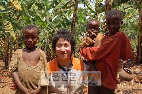 [NOW포토] 이선균 “브룬디 아이들과 함께 했어요”
