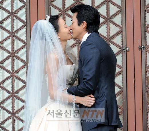 [NOW포토] 권상우ㆍ손태영, 그들의 짜릿한 ‘입맞춤’