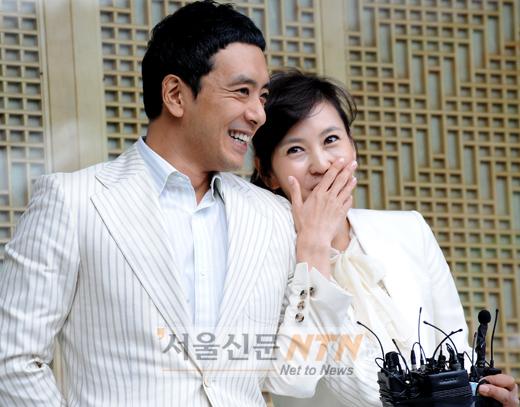 [NOW포토] 김승우ㆍ김남주 부부 “결혼 진심으로 축하해요”