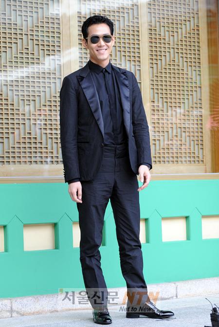 [NOW포토] 이정재 “(권)상우 결혼식인데 당연히 와야죠”