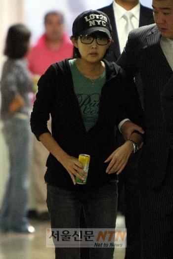 홈피 찾은 팬들 “애들은 어떻게 하라고…”