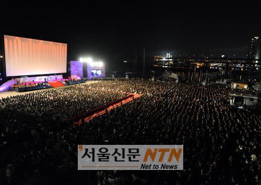 ‘최진실 비보’에 부산영화제 레드카펫 ‘썰렁’