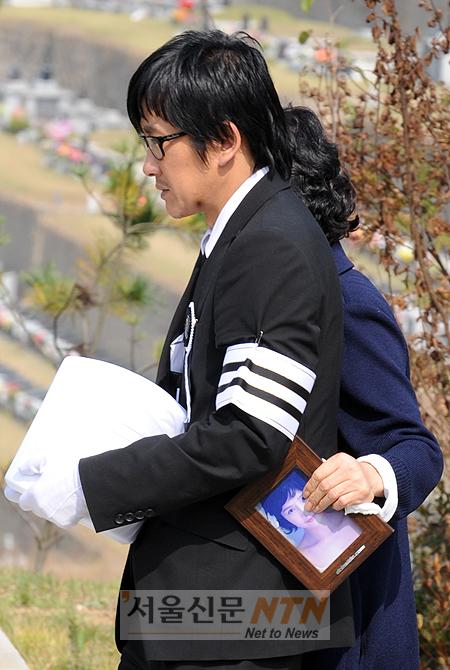 [NOW포토] 최진영 모자 ‘진실아, 가지마’