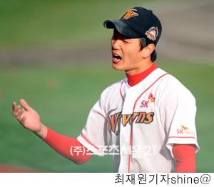 김성근 감독 “김광현, 류현진보다 못하다는 이유 알겠다”