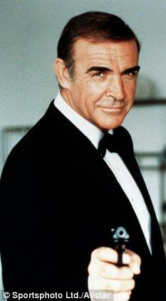 제임스 본드 목소리만 알아듣는 英여성