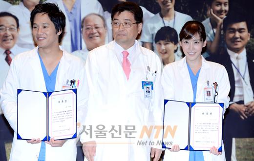 [NOW포토] 차태현ㆍ김정은 “위촉장 받았어요”