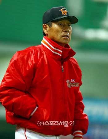SK vs 세이부, 홈런 오심 논란과 썰렁한 관중석