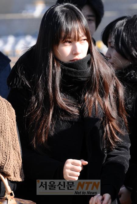 [NOW포토] 추위도 잊고 ‘故 최진실 49재’ 참석한 신애