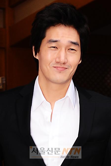유지태 “쓸데없이 진지한 이미지 벗고 싶다”