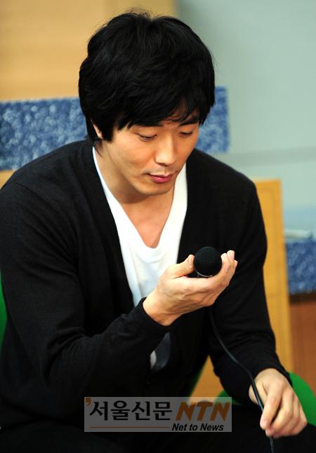[NOW포토] 권상우 “마이크가 어색해요”