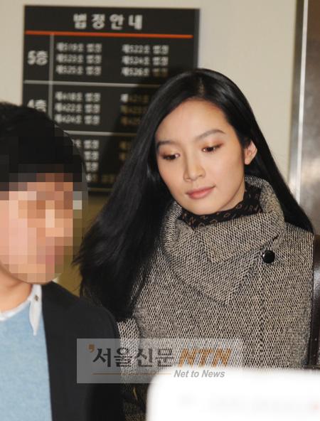 [NOW포토] 법정 나서는 이민영, 지친 모습 역력