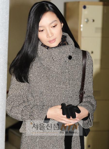 [NOW포토] 공판 마치고 나가는 이민영
