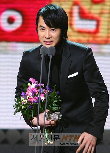 [NOW포토] ‘특별상’ 수상 후 울먹이는 전진