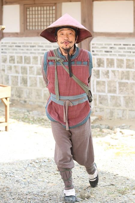 ‘대박캐릭터’ 전문 박철민, 이번엔 ’게걸음’ 첩자
