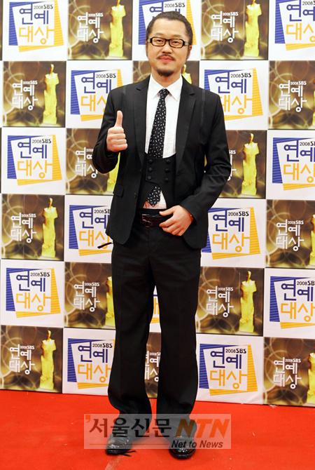 [NOW포토] 지상렬 ‘깔끔한 정장, 이정도 된다구요!’