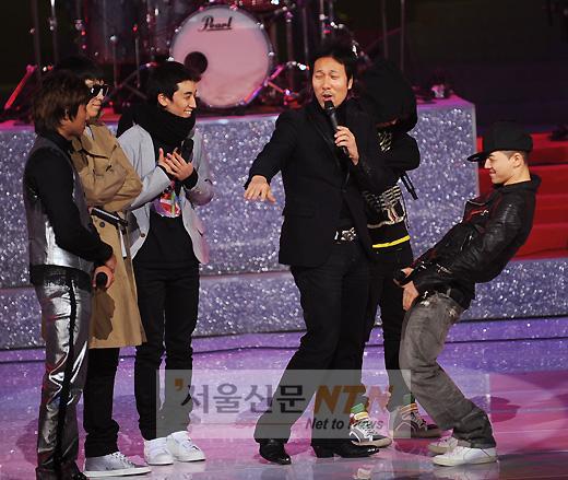 [KBS가요대축제] 빅뱅·이문세, ‘붉은노을’ 첫 합동공연 눈길