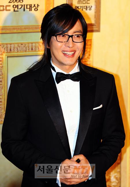 [NOW포토] 배용준 “오랜만입니다”