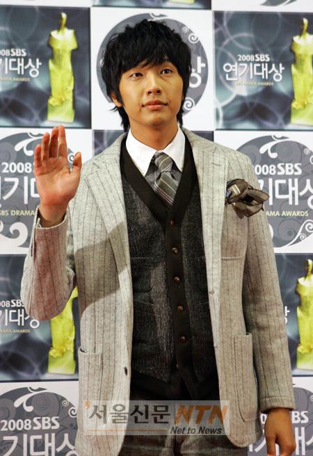 [NOW포토] 지현우 ‘영국 신사처럼 차려입고’