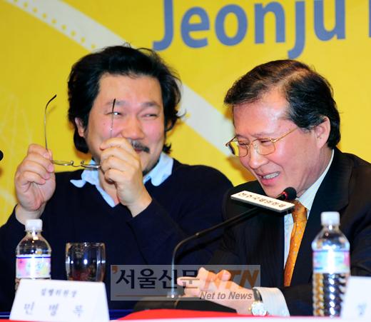 [NOW포토] ‘디지털 삼인삼색’ 홍상수 감독ㆍ민병록 집행위원장