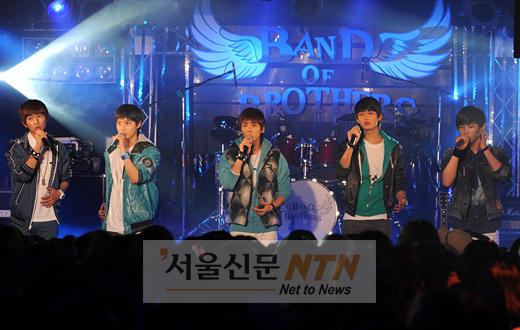 [NOW포토] 샤이니, ‘선배들 공연 오프닝 왔어요’