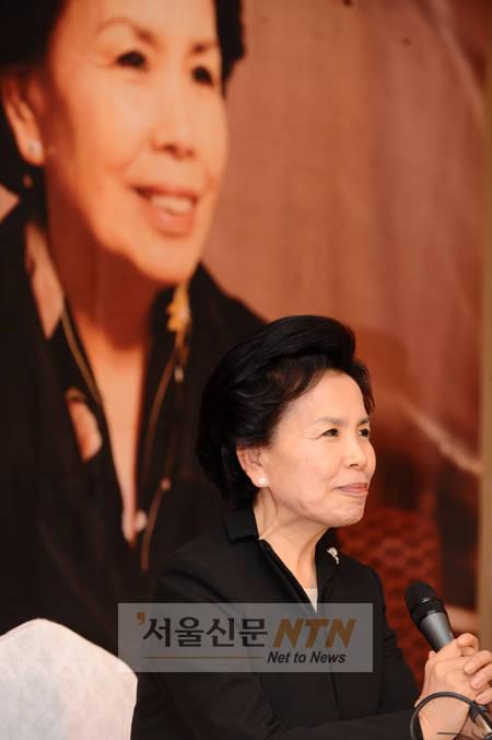 [일문일답] ‘노래 50年’ 이미자 “우리가요 뿌리 지키겠다”