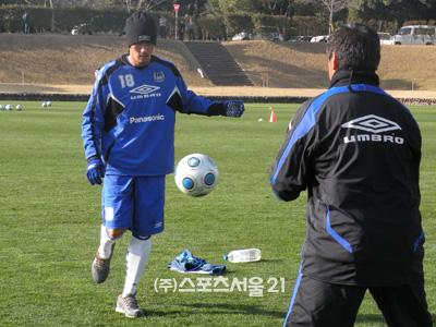 조재진 “그라운드서 실력으로 평가 받겠다”