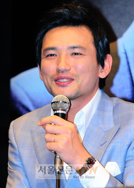 [NOW포토] 황정민 “이번엔 탐정으로 돌아왔어요”