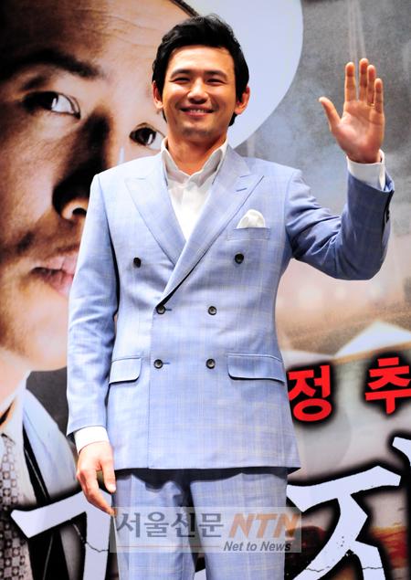 [NOW포토] 황정민 “경성의 탐정, 어울리나요?”