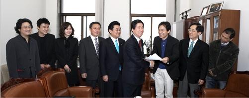 ‘워낭소리’ 제작자, 국회에 불법다운로드 대책 호소