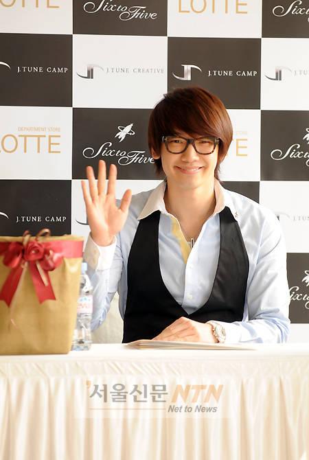 [NOW포토] 비, 환한미소로 “안녕하세요”