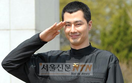 [NOW포토] 조인성 “충성! 군복무 열심할게요”