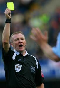 ‘방귀 뀐 죄’로 옐로카드 받은 축구선수